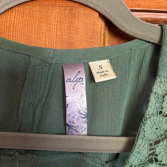 Francesca’s sage green lace high-low tunic top - Picture 2 of 4